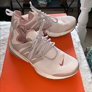 Women’s Nike Air Presto size 7 light pink sneakers
